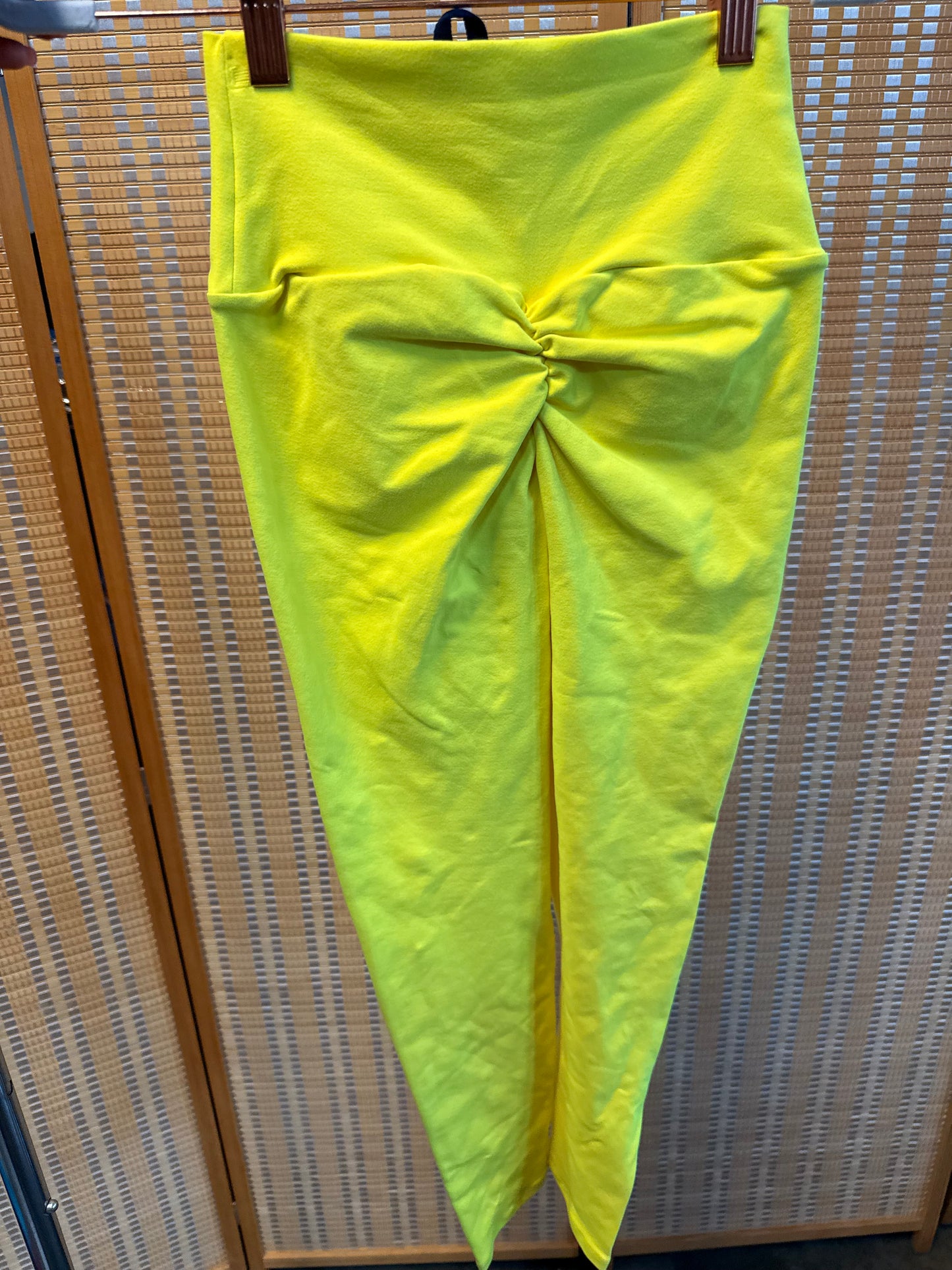 LEGGING HOPE EMPINA AMARELO NEON
