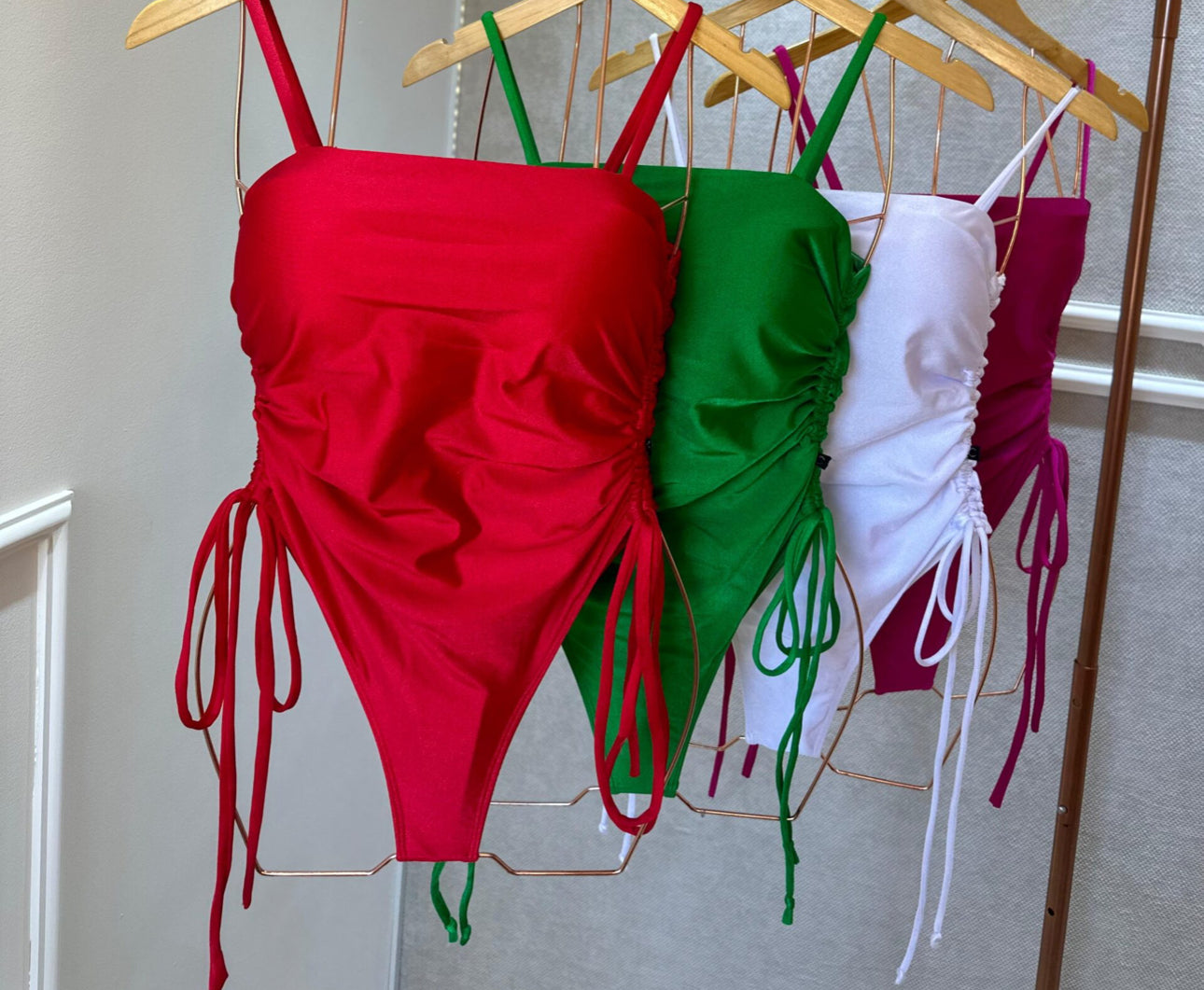 Body Maiô Lateral Drapeado/ Draped Side Swimsuit Body