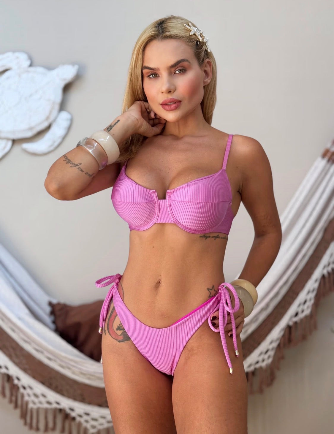 Conjunto Top Meia taça com bojo removível + Calcinha asa delta com amarração lateral